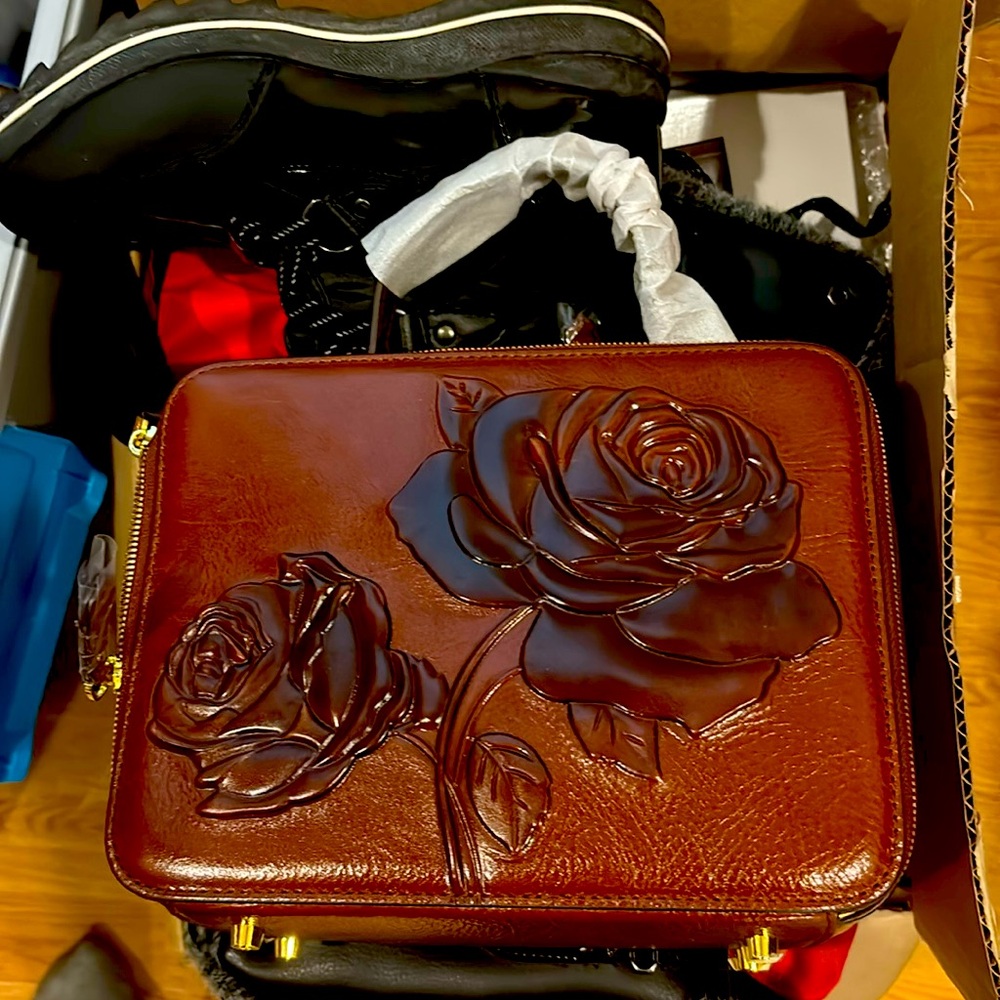 Vintage rosette leather bag